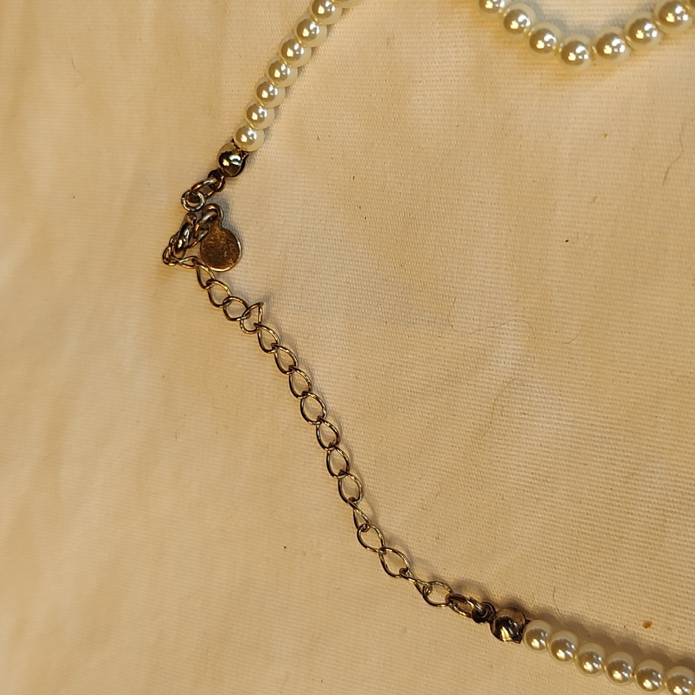 Loft cluster pearl necklace, multiple types of beads - Picture 4 of 6